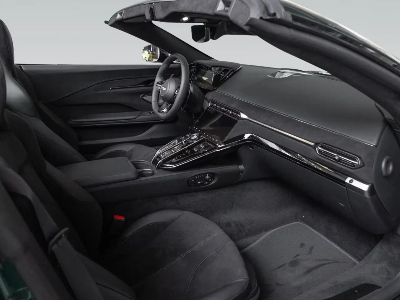 Aston Martin Vantage V8 Spider 2026, exterior — Luxury Car France, France. Aston Martin Vantage V8 Spider in France The Aston Martin Vantage V8 Spider is available…