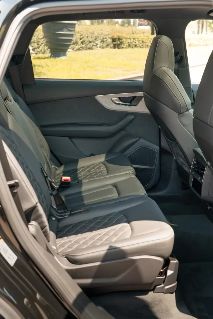 Audi Q7 50 TDI S-Line Edition 2025, rear view — Luxury Car France, France. Audi Q7 50 TDI S-Line Edition in France The Audi Q7 50 TDI S-Line Edition is available…
