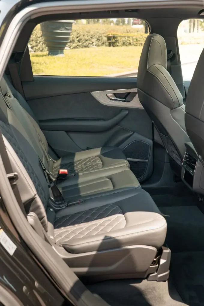 Audi Q7 50 TDI S-Line Edition 2025, rear view — Luxury Car France, France. Audi Q7 50 TDI S-Line Edition in France The Audi Q7 50 TDI S-Line Edition is available…