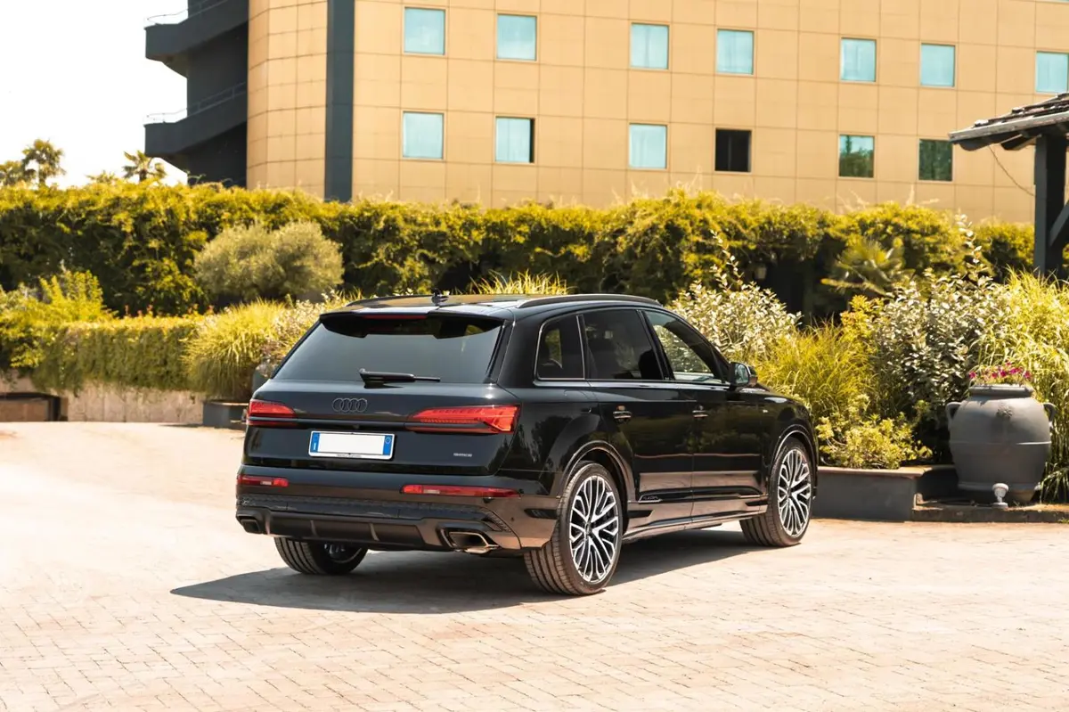 Audi Q7 50 TDI S-Line Edition 2025, dashboard — Luxury Car France, France. Audi Q7 50 TDI S-Line Edition in France The Audi Q7 50 TDI S-Line Edition is available…