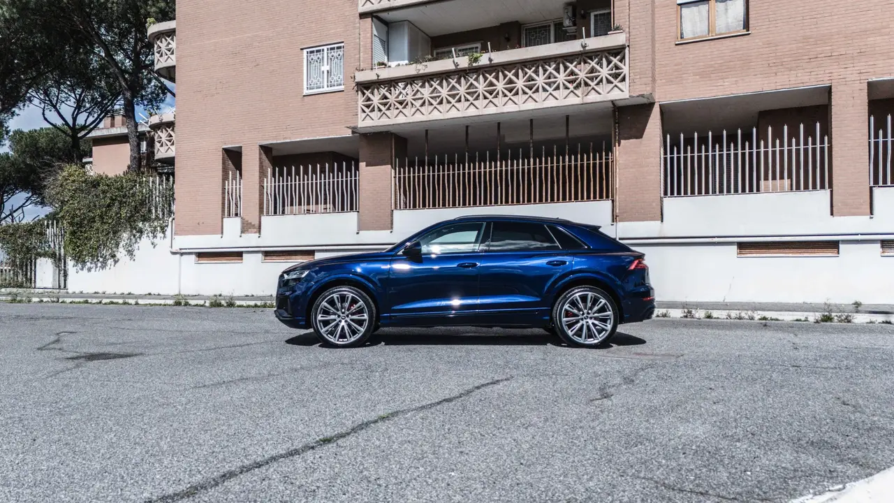 Audi Q8 55 TFSI 2022, front view — Luxury Car France, France. Audi Q8 55 TFSI in France The Audi Q8 55 TFSI is available for hire in France, offering a…