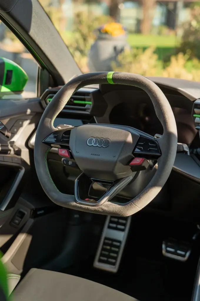 Audi RS3 Restyling 2025, interior — Luxury Car France, Francia. Audi RS3 Restyling en Francia El servicio de alquiler del Audi RS3 Restyling en Francia…