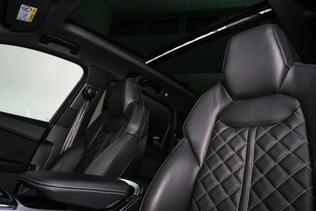Audi SQ7 2025, exterior — Luxury Car France, France. Audi SQ7 in France The Audi SQ7 is available for hire in France, providing a 2025 model…