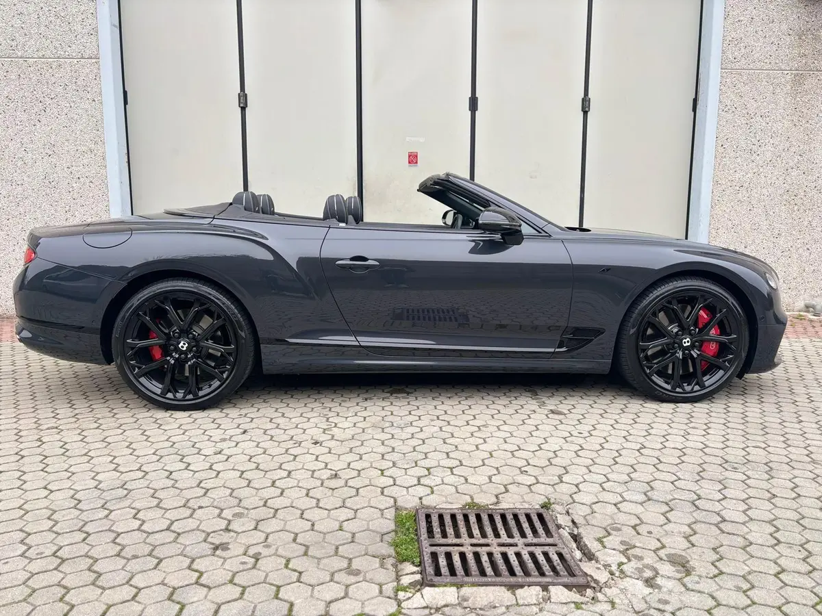 Bentley Continental GTC S V8 2025, extérieur — Luxury Car France, France. Bentley Continental GTC S V8 en France La Bentley Continental GTC S V8 est disponible à…
