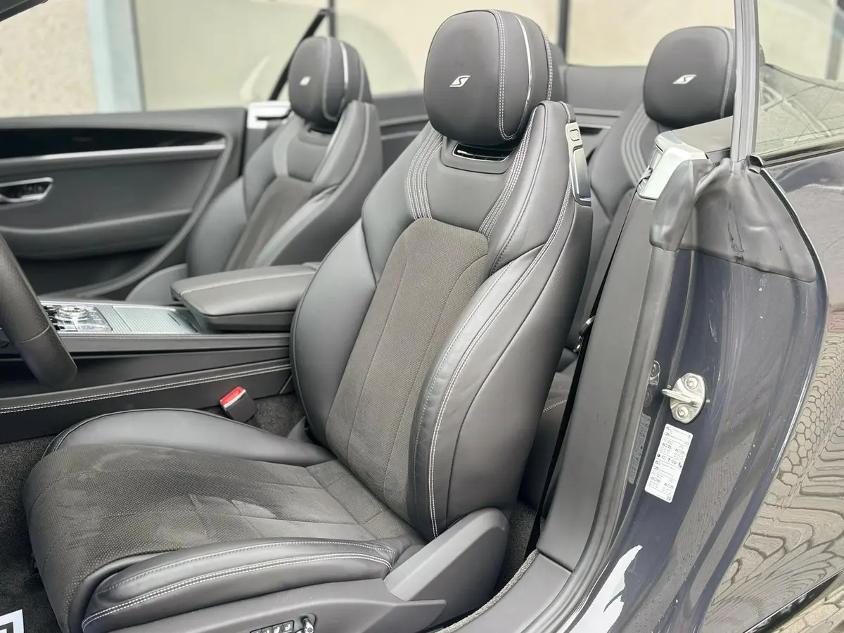 Bentley Continental GTC S V8 2025, intérieur — Luxury Car France, France. Bentley Continental GTC S V8 en France La Bentley Continental GTC S V8 est disponible à…