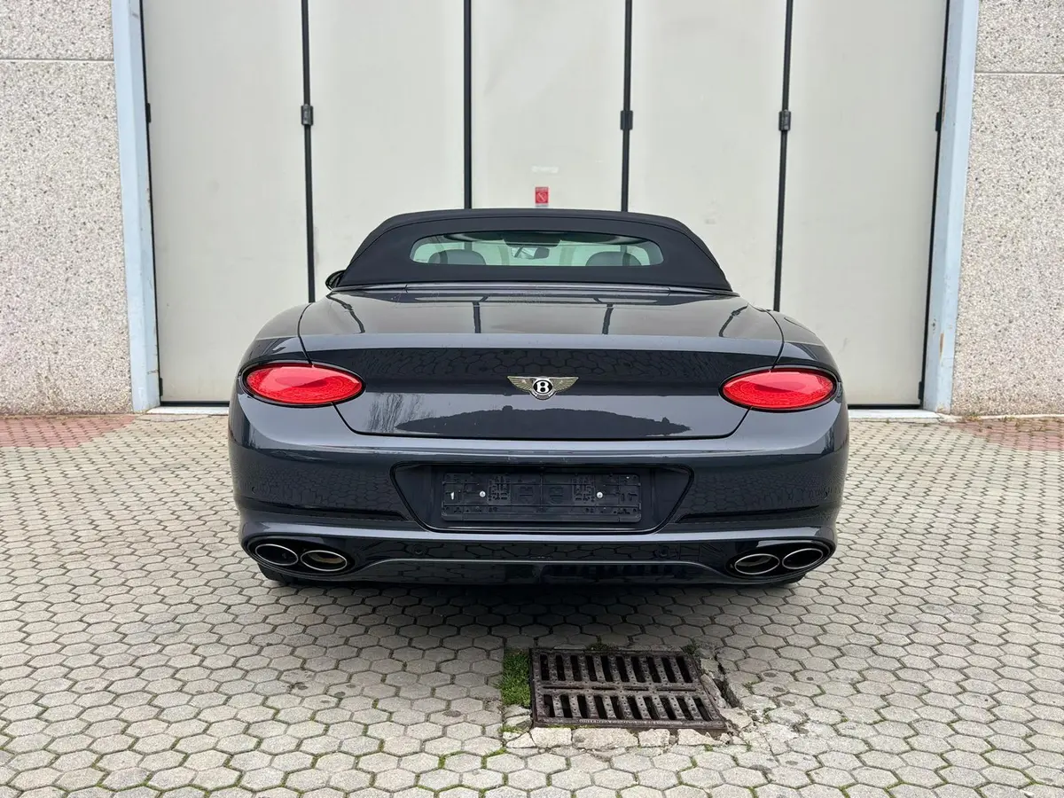 Bentley Continental GTC S V8 2025, tableau de bord — Luxury Car France, France. Bentley Continental GTC S V8 en France La Bentley Continental GTC S V8 est disponible à…