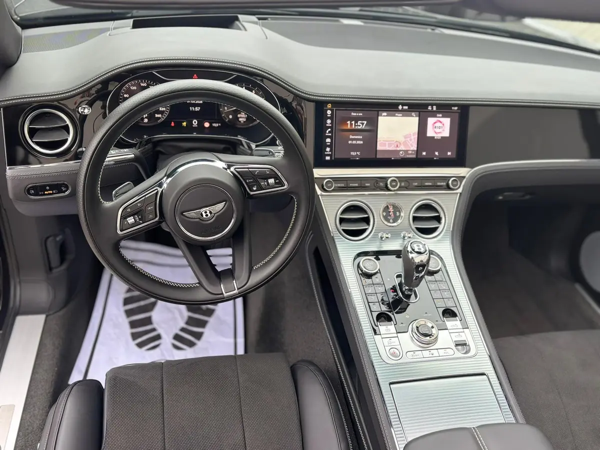Bentley Continental GTC S V8 2025, extérieur — Luxury Car France, France. Bentley Continental GTC S V8 en France La Bentley Continental GTC S V8 est disponible à…