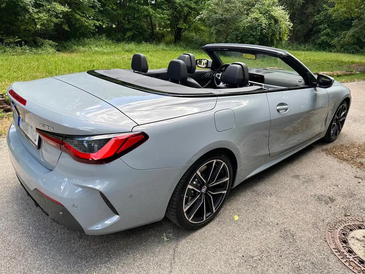 BMW 430i Cabrio 2023, extérieur — Luxury Car France, France. Toit ouvert pour une escapade en Provence