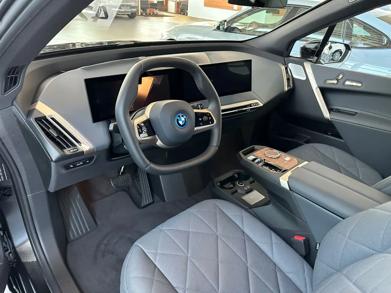 BMW IX M60 2023, exterior — Luxury Car France, Francia. BMW IX M60 en Francia El BMW IX M60 está disponible para alquiler en Francia, ofreciendo…