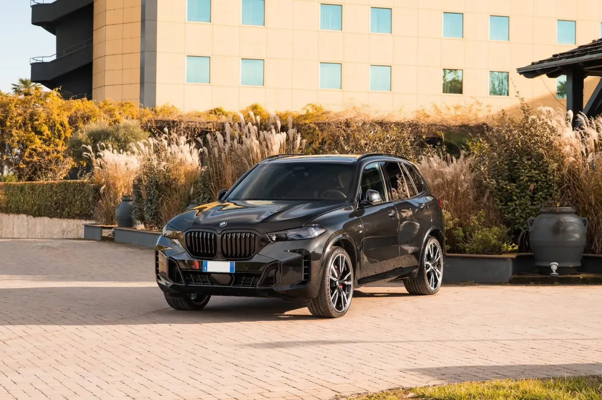 BMW X5 M-pack 30d 2025 — Luxury Car France, France. BMW X5 M-pack 30d à France La BMW X5 M-pack 30d est proposée à la location en France dans…