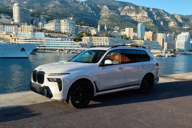 BMW X7 40d M 2024 — Luxury Car France, Francia