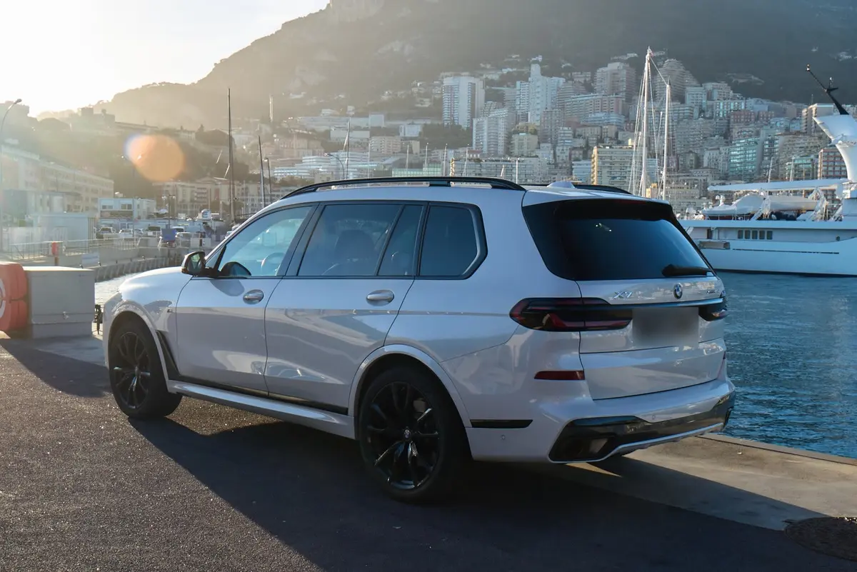 BMW X7 40d M 2024, front view — Luxury Car France, France. BMW X7 40d M in France The BMW X7 40d M is available for hire in France, offering a 2024…