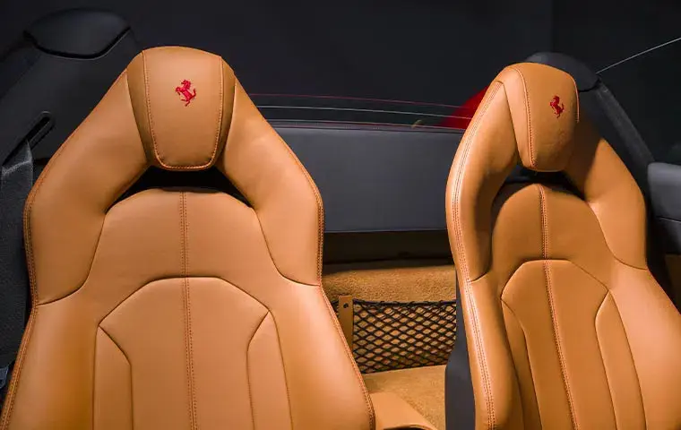 Ferrari F8 Tributo Spider Red 2023, vista trasera — Luxury Car France, Francia. Ferrari F8 Tributo Spider Red en Francia El Ferrari F8 Tributo Spider Red está disponible…