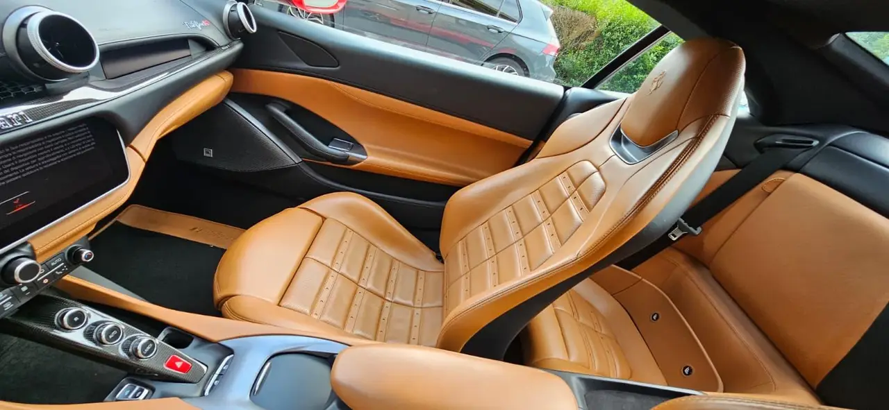Ferrari Portofino M 2023, vista trasera — Luxury Car France, Francia. Ferrari Portofino M en Francia El Ferrari Portofino M está disponible para alquiler en…
