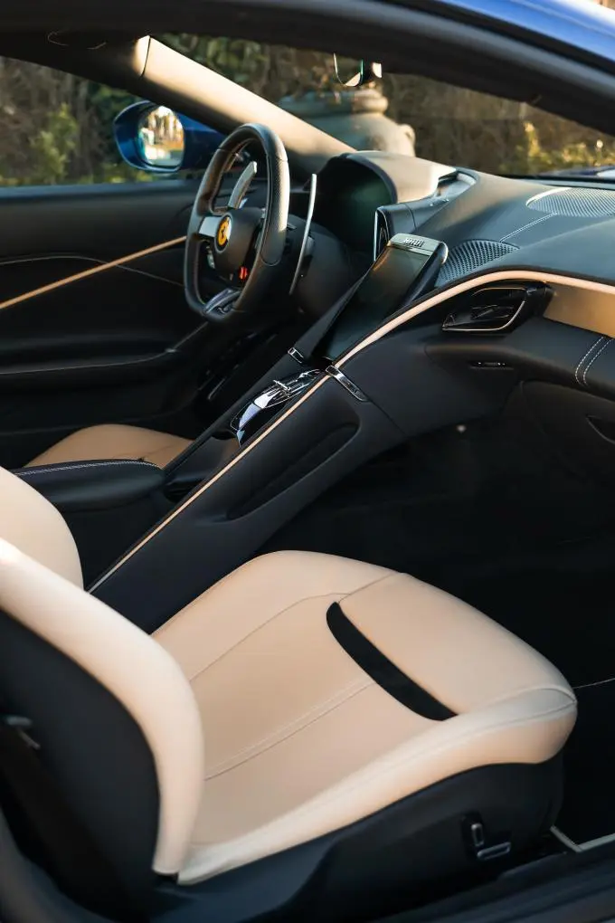 Ferrari Roma 2025, extérieur — Luxury Car France, France. Ferrari Roma en France La Ferrari Roma est disponible à la location en France dans son…