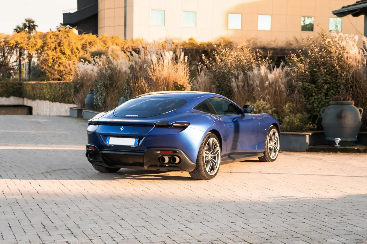 Ferrari Roma 2025, vue avant — Luxury Car France, France. Ferrari Roma en France La Ferrari Roma est disponible à la location en France dans son…