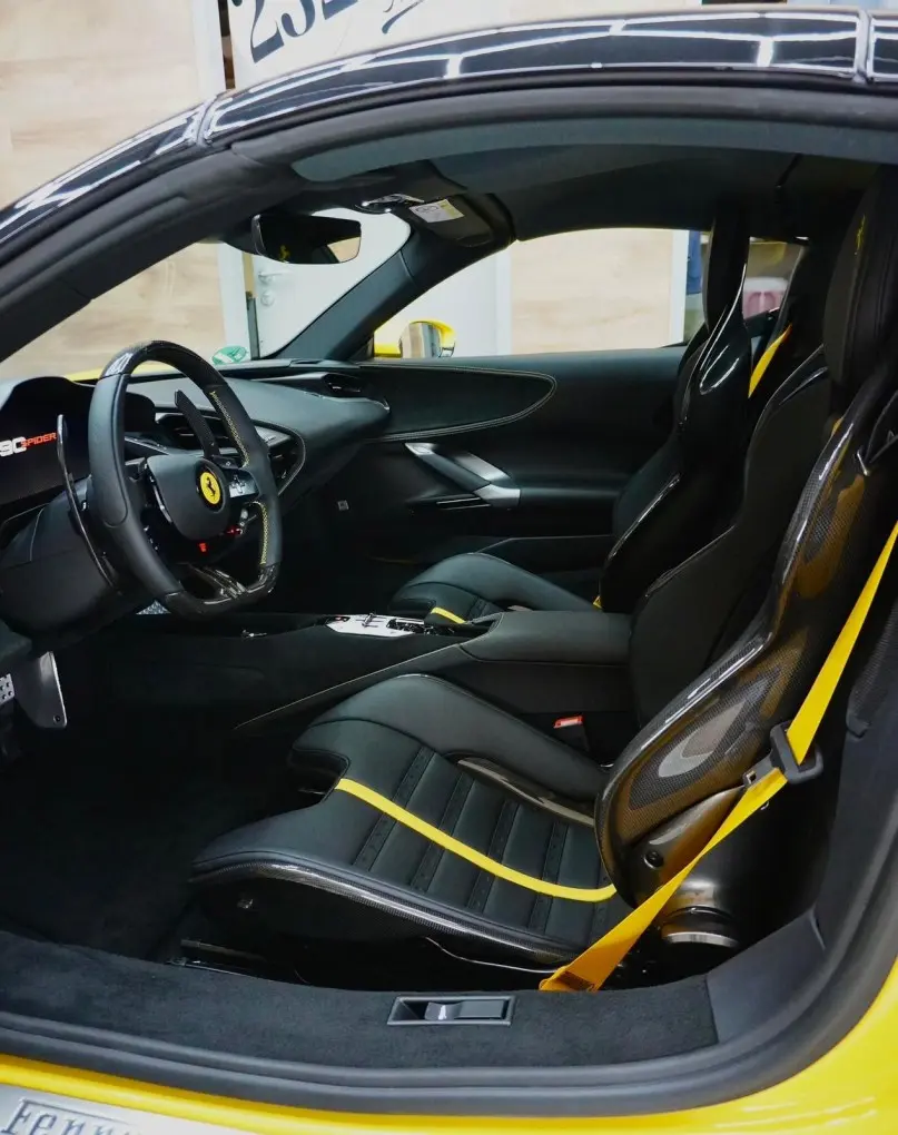 Ferrari SF90 Spider 2024, exterior — Luxury Car France, Francia. Casi mil caballos rumbo a la Costa Azul