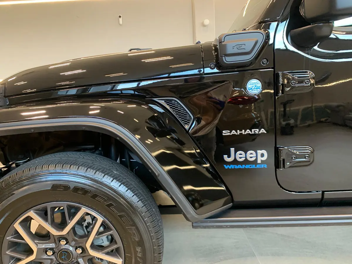 Jeep Wrangler 2025, vista trasera — Luxury Car France, Francia. Jeep Wrangler en Francia El servicio de alquiler del Jeep Wrangler en Francia ofrece…