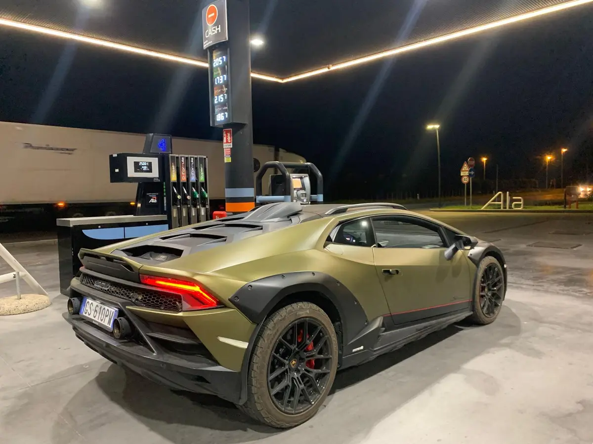 Lamborghini Huracan Sterrato 2024, vista frontal — Luxury Car France, Francia. Lamborghini Huracan Sterrato en Francia El Lamborghini Huracan Sterrato está disponible…