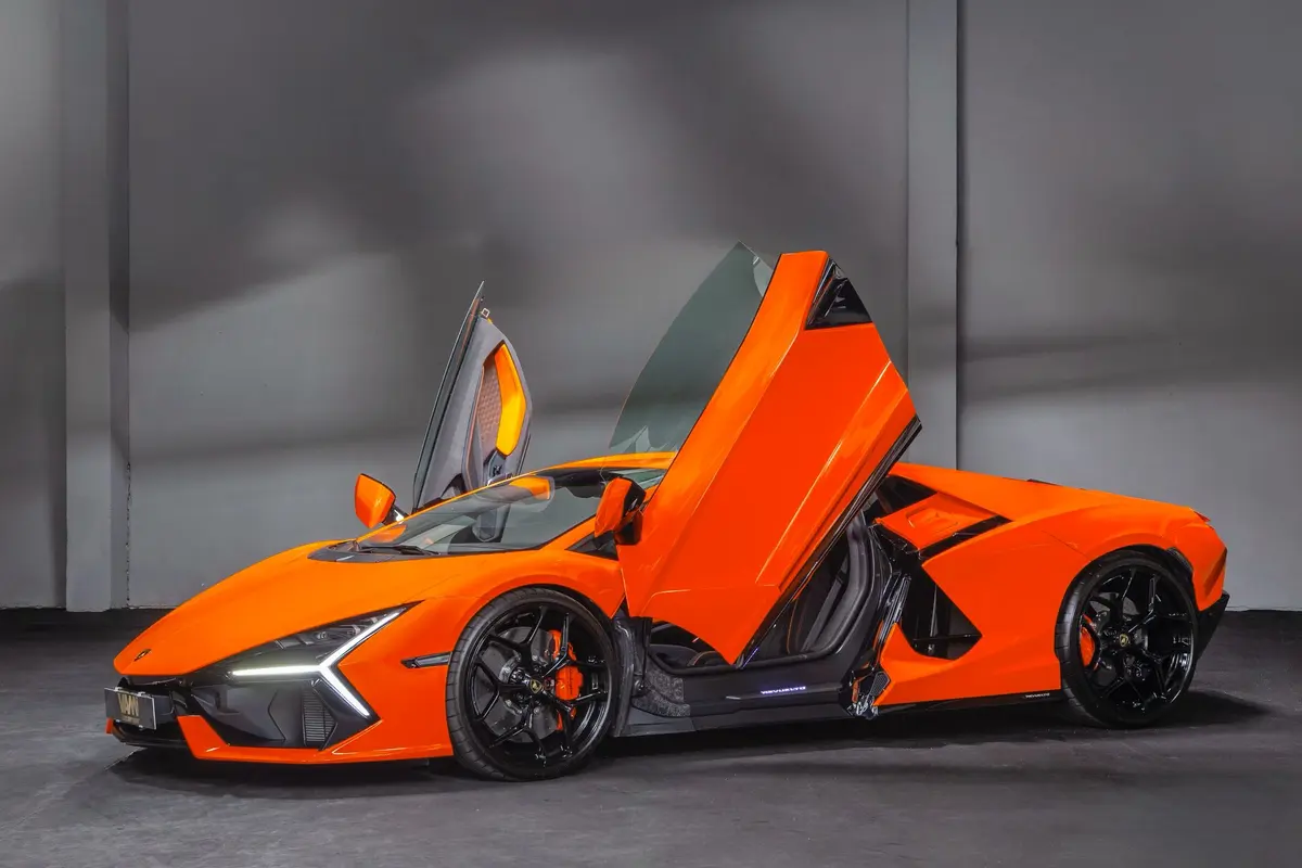 Lamborghini Revuelto 2026, extérieur — Luxury Car France, France. Lamborghini Revuelto à France La Lamborghini Revuelto est proposée à la location en…
