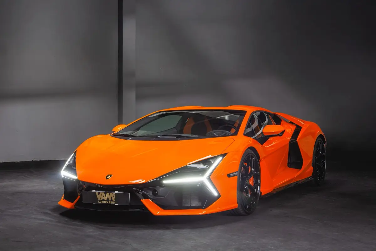 Lamborghini Revuelto 2026, vue avant — Luxury Car France, France. Lamborghini Revuelto à France La Lamborghini Revuelto est proposée à la location en…