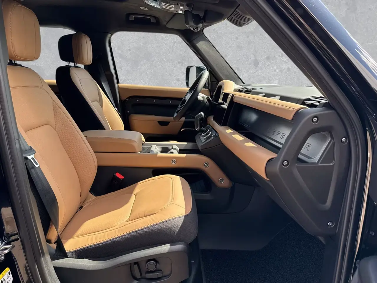 Land Rover Defender 2024, vue avant — Luxury Car France, France. Land Rover Defender à France La location du Land Rover Defender en France met à…