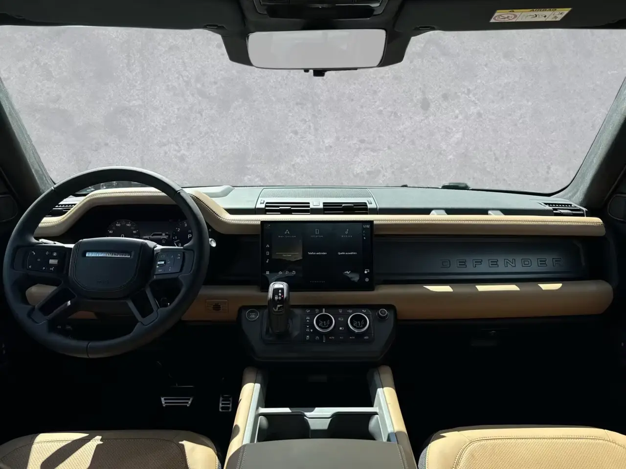 Land Rover Defender 2024, vue arrière — Luxury Car France, France. Land Rover Defender à France La location du Land Rover Defender en France met à…