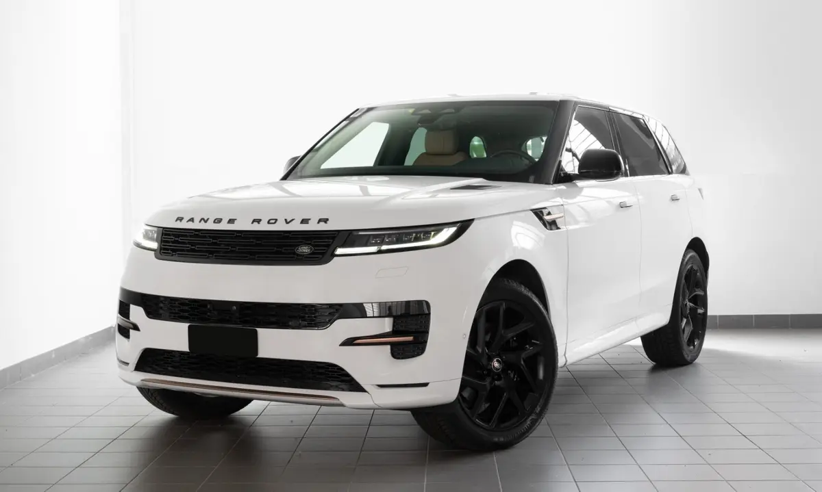 Land Rover Range Rover Sport 2025, vista trasera — Luxury Car France, Francia. Land Rover Range Rover Sport en Francia El Land Rover Range Rover Sport está disponible…
