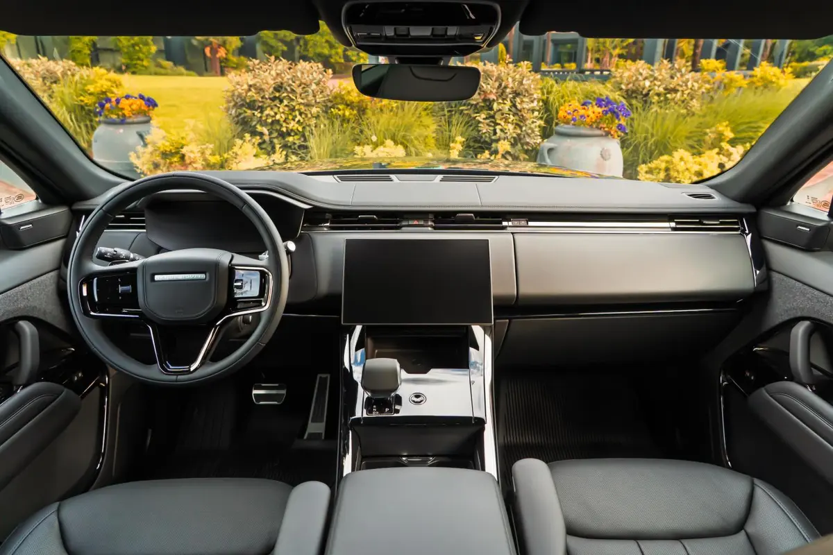 Land Rover Range Rover Sport Dynamic SE 2025, vista frontal — Luxury Car France, Francia. Land Rover Range Rover Sport Dynamic SE en Francia El Land Rover Range Rover Sport…