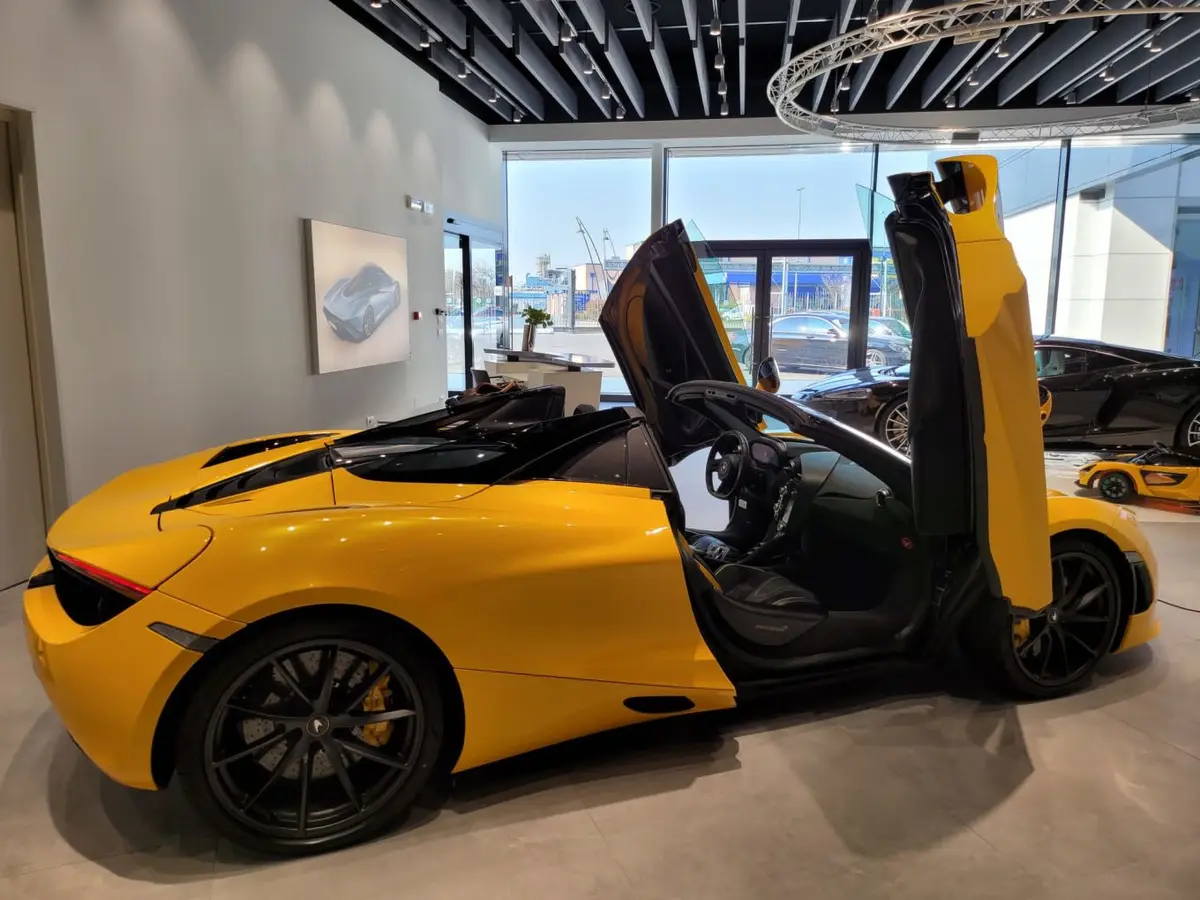 McLaren 720S Spider 2022, front view — Luxury Car France, France. McLaren 720S Spider in France The McLaren 720S Spider is available for hire in France,…