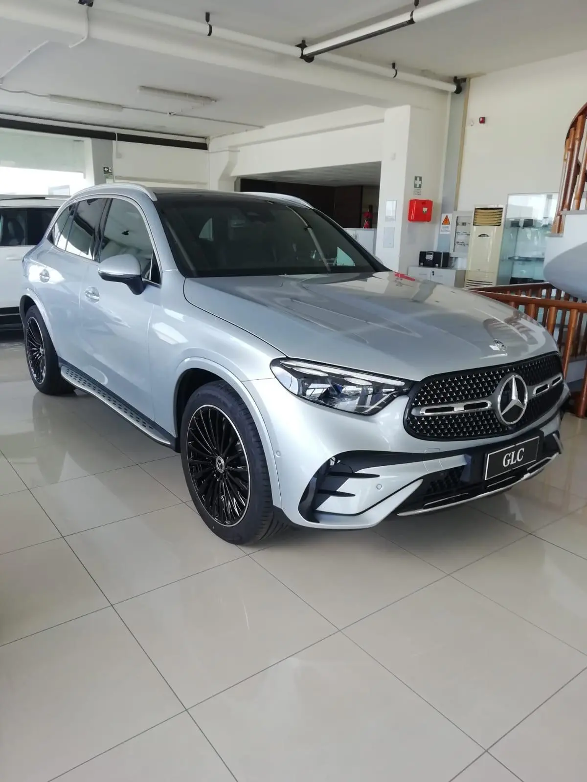 Mercedes Benz GLC 2025, vue arrière — Luxury Car France, France. Mercedes Benz GLC en France La Mercedes Benz GLC est disponible à la location en France…