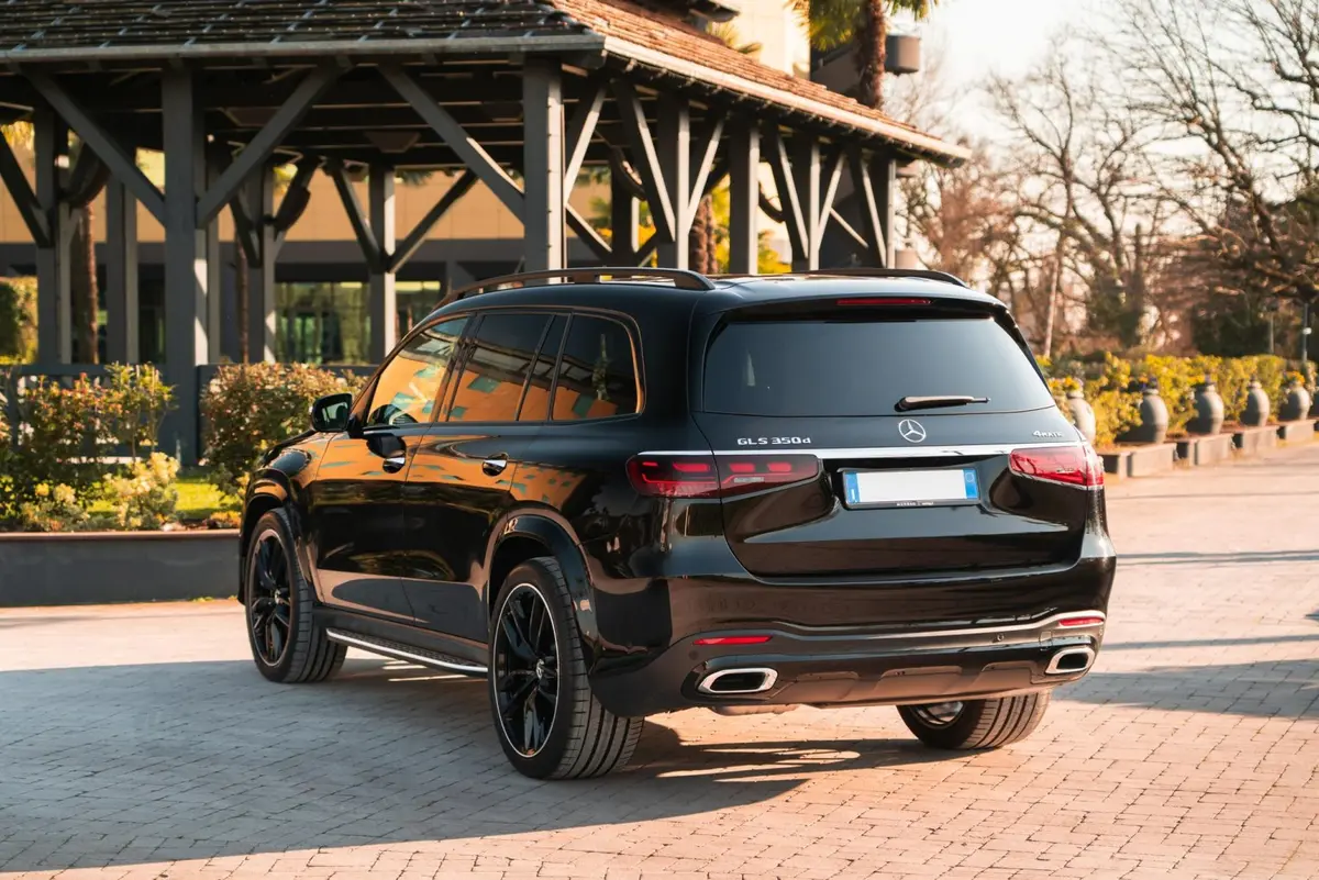 Mercedes Benz GLS-klasse 350 D Exclusive 7 Posti 2025, esterno — Luxury Car France, Francia. Mercedes Benz GLS-klasse 350 D Exclusive 7 Posti a Francia Il Mercedes Benz GLS-klasse…