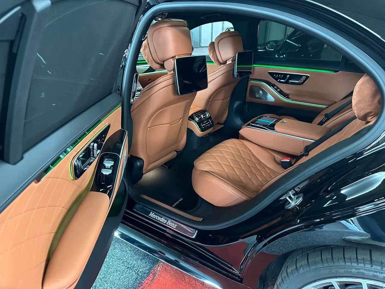 Mercedes Benz S-klasse S400 Long 4-Matic 2023, rear view — Luxury Car France, France. Mercedes Benz S-klasse S400 Long 4-Matic in France The Mercedes Benz S-klasse S400 Long…
