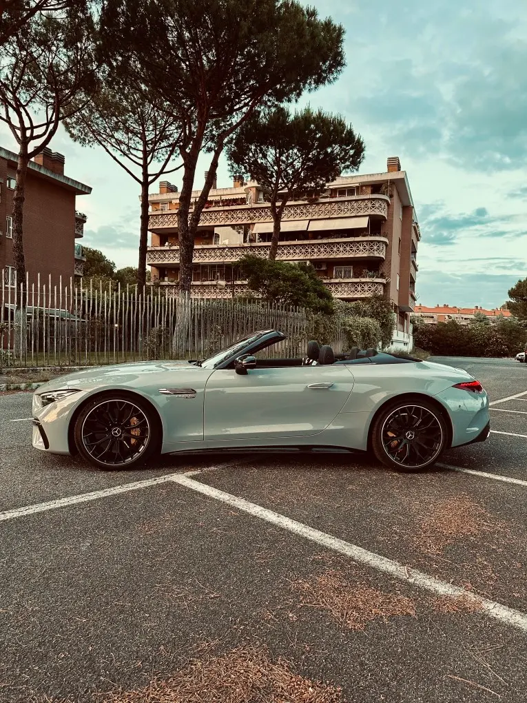 Mercedes Benz SL63 Cabrio 2023, exterior — Luxury Car France, Francia. Mercedes Benz SL63 Cabrio en Francia El servicio de alquiler del Mercedes Benz SL63…
