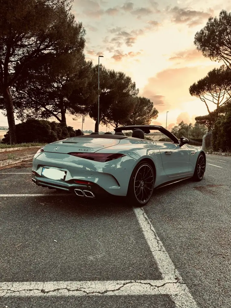 Mercedes Benz SL63 Cabrio 2023, vista trasera — Luxury Car France, Francia. Mercedes Benz SL63 Cabrio en Francia El servicio de alquiler del Mercedes Benz SL63…