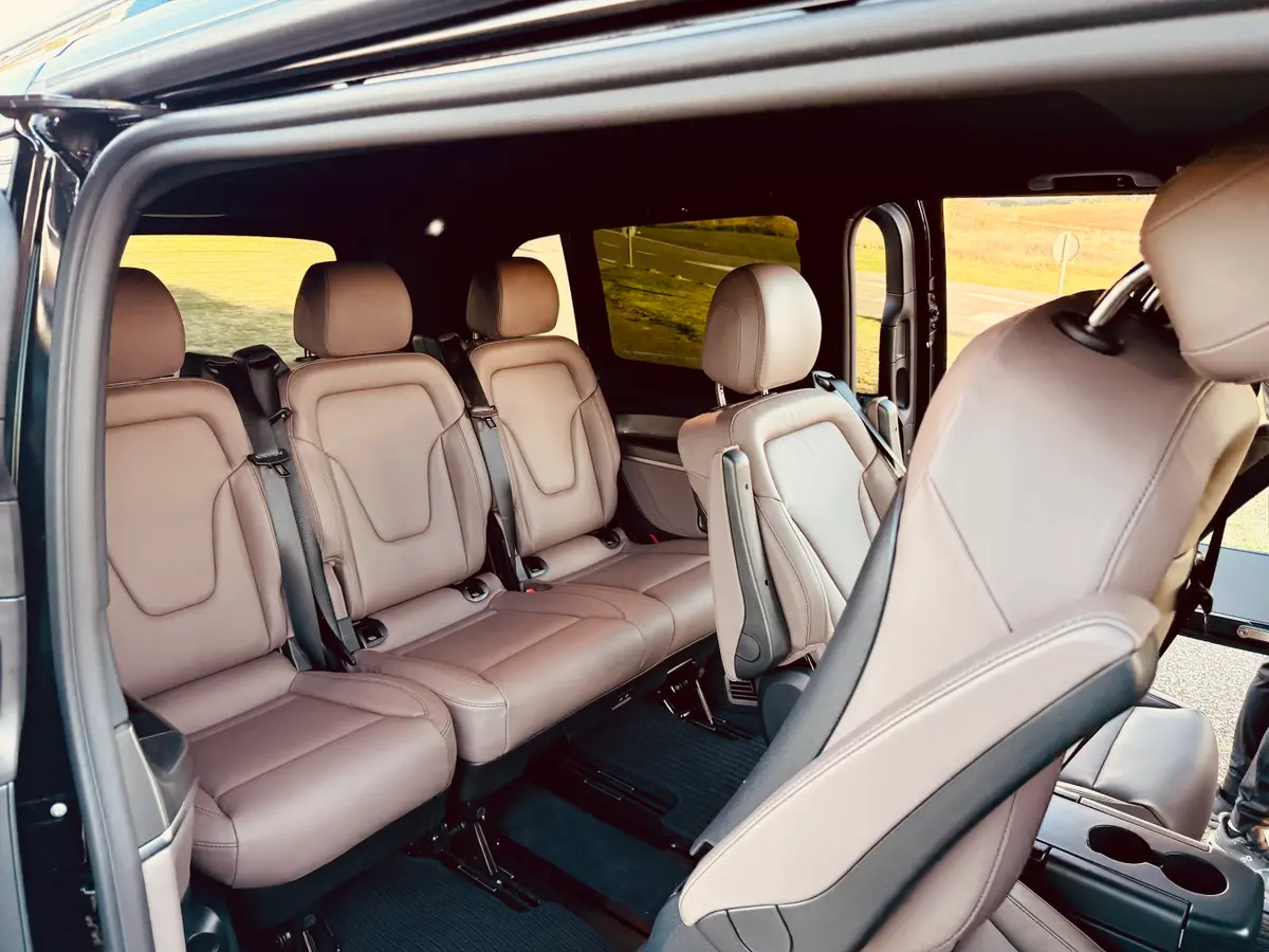 Mercedes Benz V300 4x4 XL Exclusive 7 seats 2025, intérieur — Luxury Car France, France. Mercedes Benz V300 4x4 XL Exclusive 7 seats en France La location du Mercedes Benz V300…