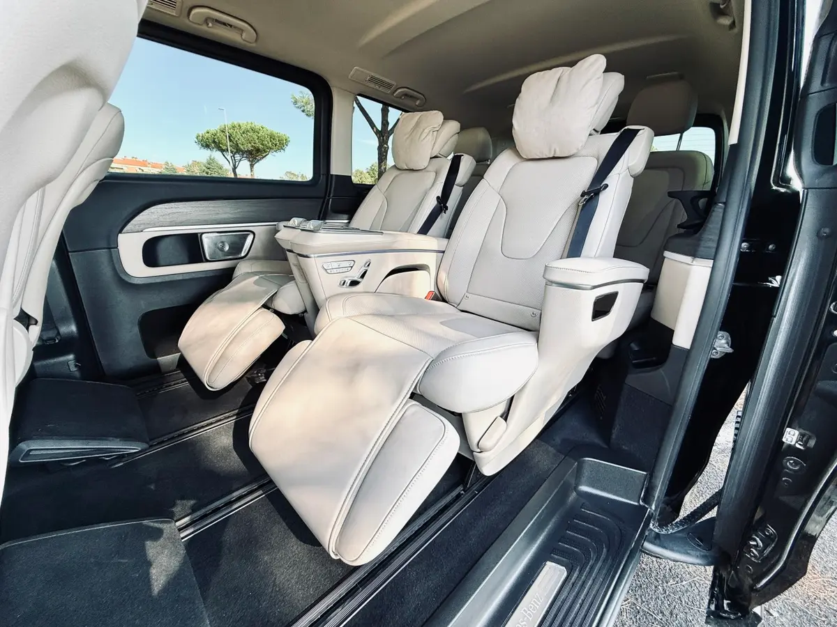 Mercedes Benz V300 4x4 XL VIP (Captain, 7 seat) 2025, extérieur — Luxury Car France, France. Mercedes Benz V300 4x4 XL VIP (Captain, 7 seat) en France Le Mercedes Benz V300 4x4 XL…