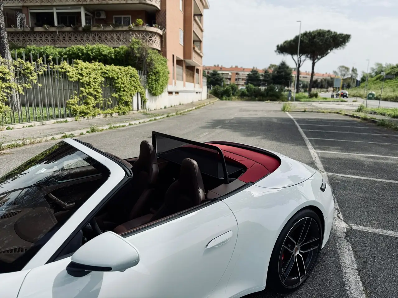 Porsche 992.2 Carrera 4 GTS Cabrio 2025, exterior — Luxury Car France, Francia. Porsche 992.2 Carrera 4 GTS Cabrio en Francia El alquiler del Porsche 992.2 Carrera 4 GTS…