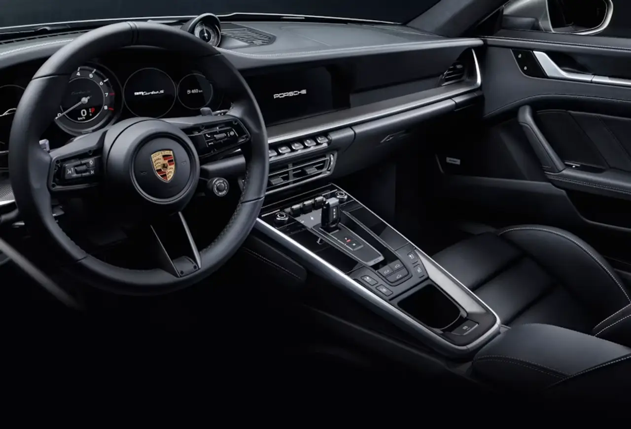 Porsche 992 Carrera 4 GTS Cabrio 2024, exterior — Luxury Car France, Francia. Porsche 992 Carrera 4 GTS Cabrio en Francia El servicio de alquiler del Porsche 992…