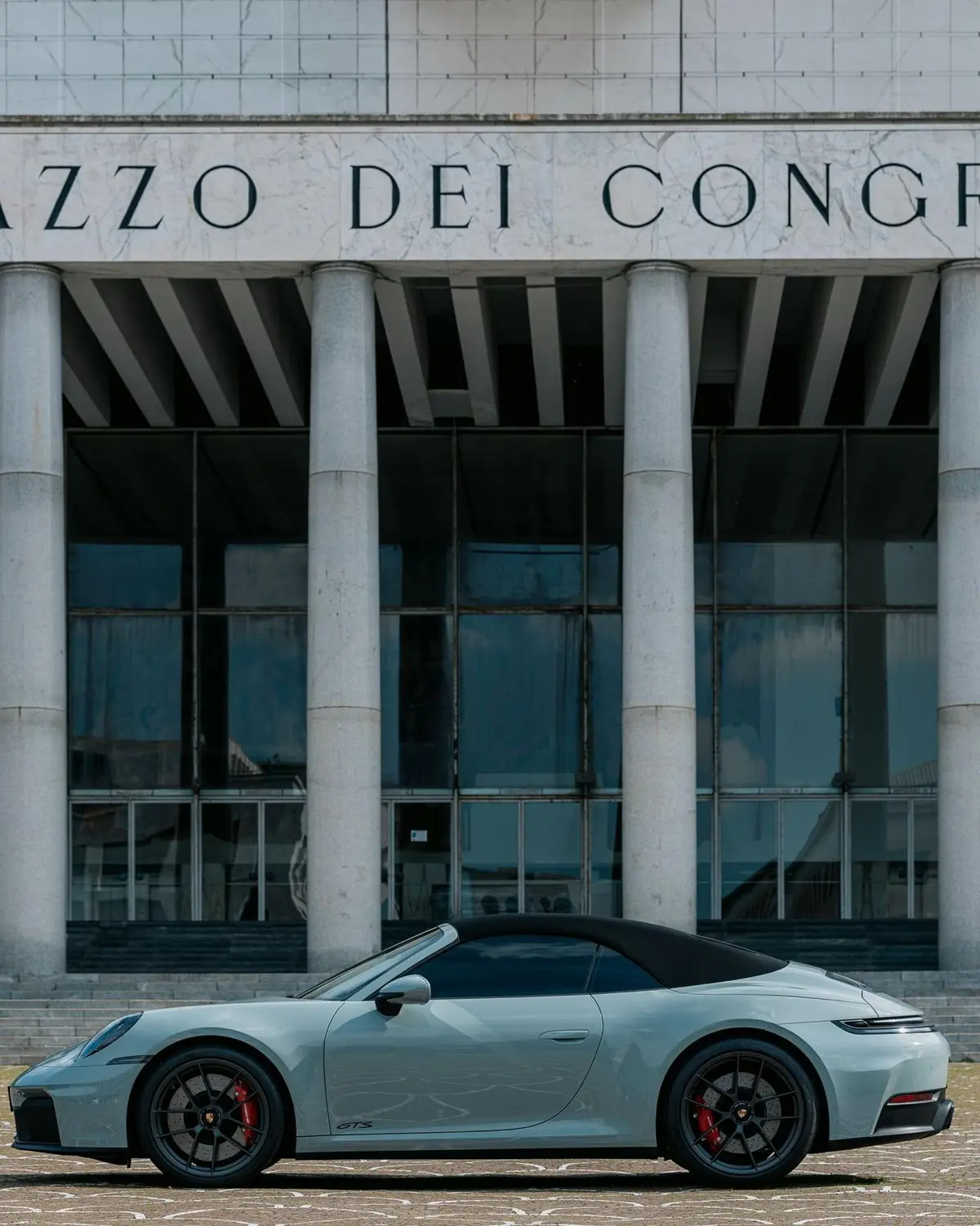 Porsche Carrera Spyder 992,2 GTS 2025, vista frontal — Luxury Car France, Francia. Porsche Carrera Spyder 992,2 GTS en Francia El Porsche Carrera Spyder 992,2 GTS está…