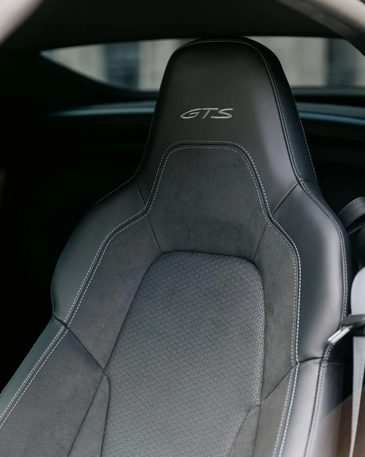Porsche Carrera Spyder 992,2 GTS 2025, interior — Luxury Car France, Francia. Porsche Carrera Spyder 992,2 GTS en Francia El Porsche Carrera Spyder 992,2 GTS está…