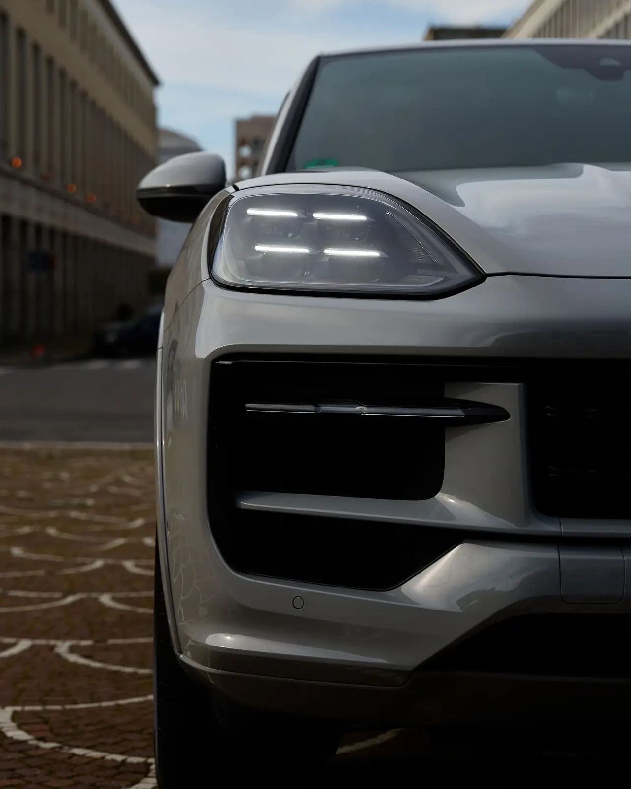 Porsche Cayenne 2025, vista posteriore — Luxury Car France, Francia. Porsche Cayenne a Francia Il noleggio della Porsche Cayenne a Francia propone un modello…