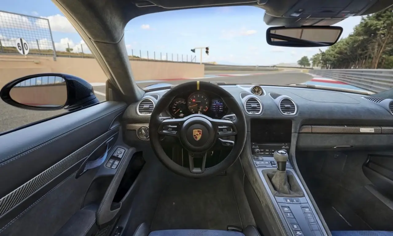 Porsche GT4 RS 2024, extérieur — Luxury Car France, France. Porsche GT4 RS à France La Porsche GT4 RS est proposée à la location en France dans une…