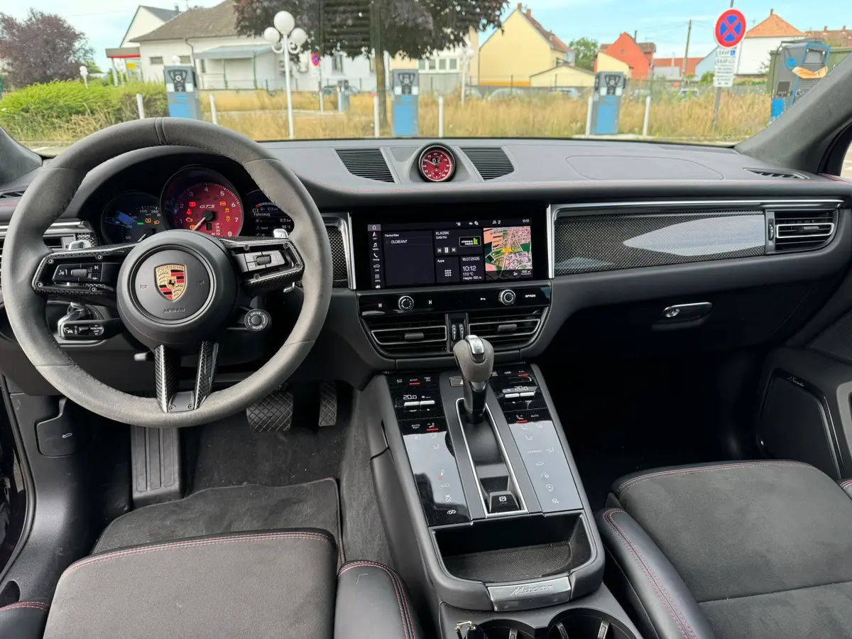 Porsche Macan GTS 2024, extérieur — Luxury Car France, France. Porsche Macan GTS en France La Porsche Macan GTS est disponible à la location en France,…